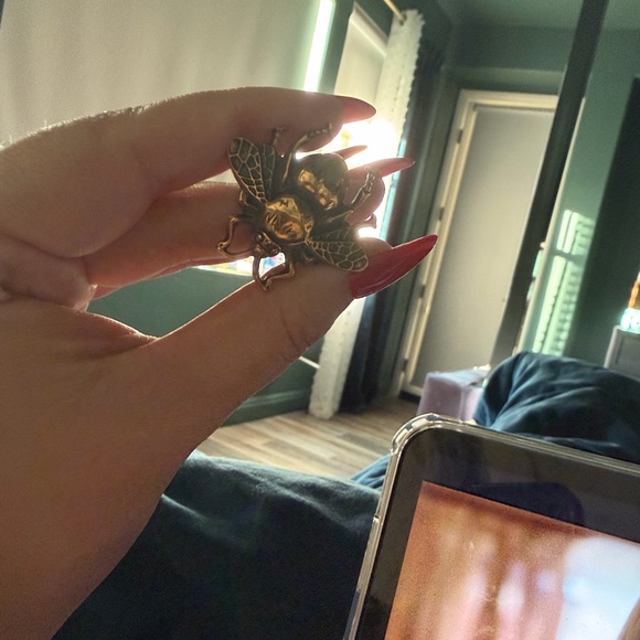 Gucci Gold bee ring one size - Picture 3 of 4